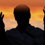 Allah beddua edenin tetikçisi midir?